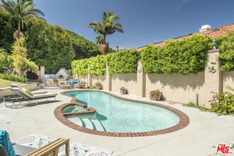 7036 Grasswood Ave in Malibu, CA - Building Photo - Building Photo