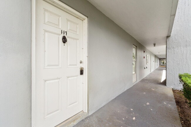 250 NW 67th St in Boca Raton, FL - Building Photo - Building Photo