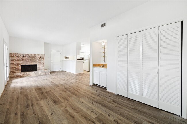 property at 2425 Augusta Dr