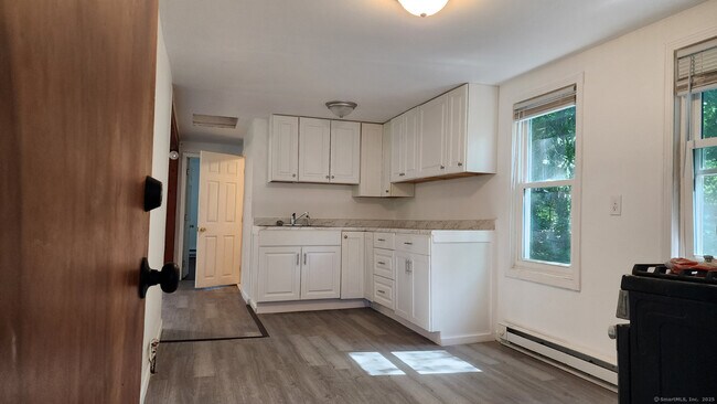 10 Benedict St in Plymouth, CT - Building Photo - Building Photo