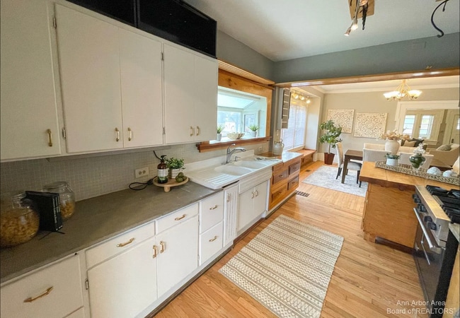 property at 1002 Washtenaw Ave