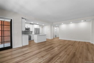 11 Purdy St in Harrison, NY - Building Photo - Building Photo