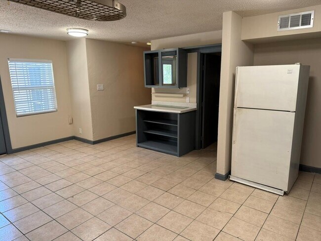 8901 Newport Ln in Austin, TX - Building Photo - Building Photo