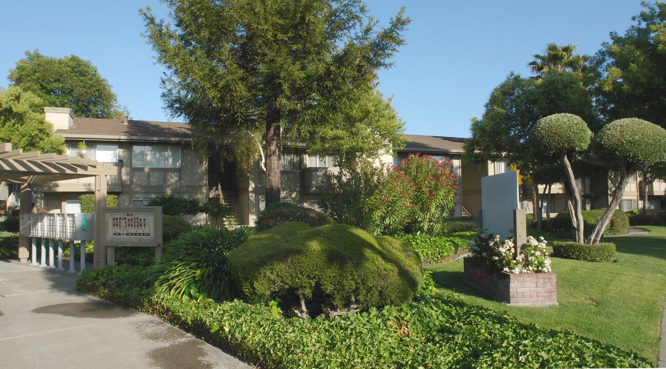 Foothills Apartments in San Jose, CA - Building Photo