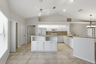 5327 SW 89th St in Ocala, FL - Building Photo