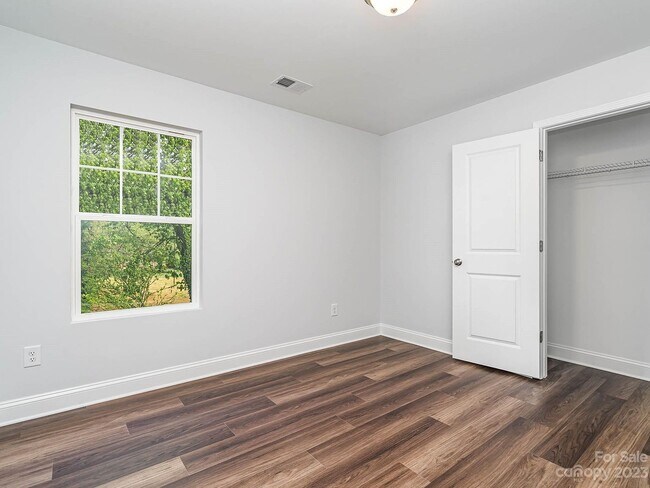 316 Owen Blvd in Charlotte, NC - Building Photo - Building Photo