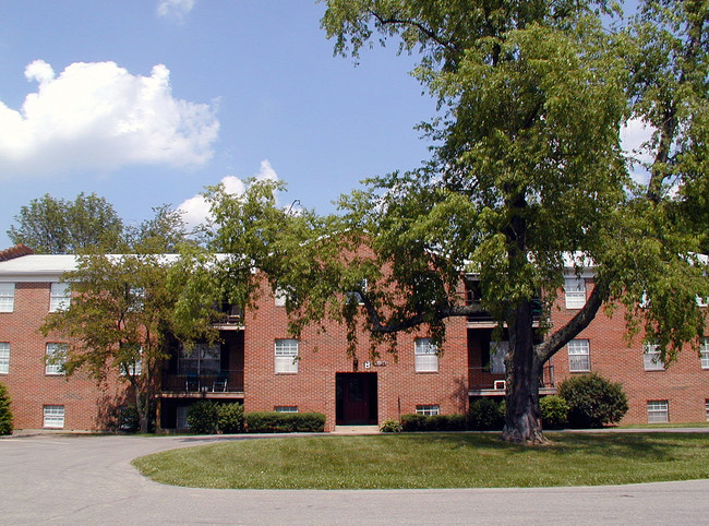 Berry Lane Apartments in Milford, OH - Foto de edificio - Building Photo