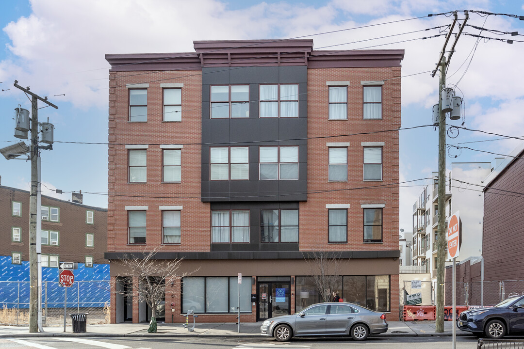 347 3rd St in Jersey City, NJ - Building Photo