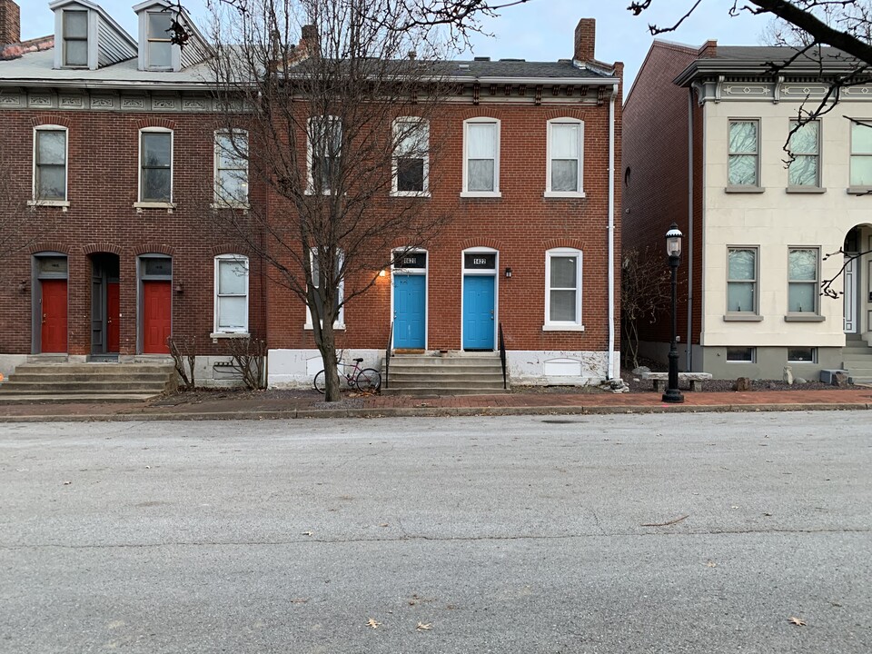 1420 Menard St in St. Louis, MO - Building Photo