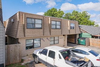 The Apartments at Melrose Place in Oklahoma City, OK - Building Photo - Building Photo