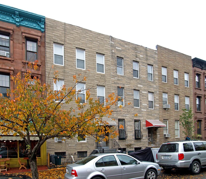 547 10th St in Brooklyn, NY - Building Photo