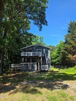 906 W Chatham St in Cary, NC - Building Photo