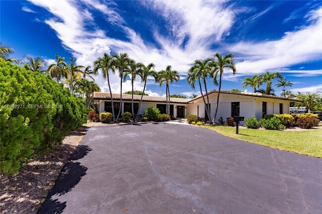 property at 636 Hibiscus Dr