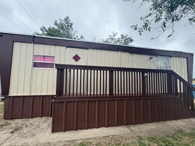 2111 W Austin St in Port Lavaca, TX - Building Photo - Building Photo