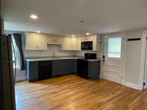 68 Maple Ave in Bethel, CT - Building Photo - Building Photo