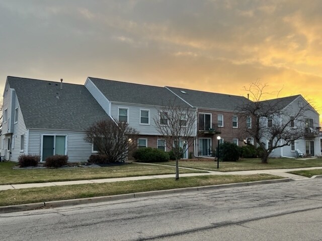 2019 Oak St in St. Charles, IL - Building Photo