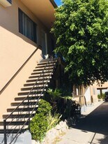 5853 Virginia Ave in Los Angeles, CA - Building Photo