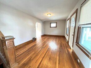 536 E Jarvis Ave in Hazel Park, MI - Foto de edificio - Building Photo