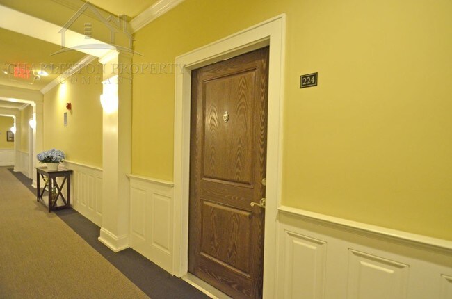 2244 Ashley Crossing Dr in Charleston, SC - Building Photo - Building Photo