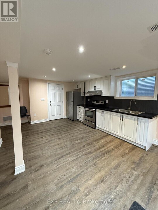 37 Jasper Crescent in Brampton, ON - Building Photo