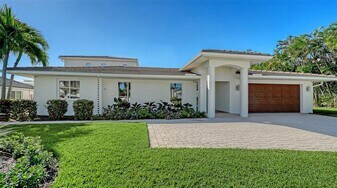 690 Old Compass Rd in Longboat Key, FL - Building Photo