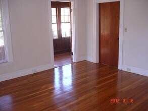 13 Capron St, Unit 2 in Uxbridge, MA - Building Photo - Building Photo