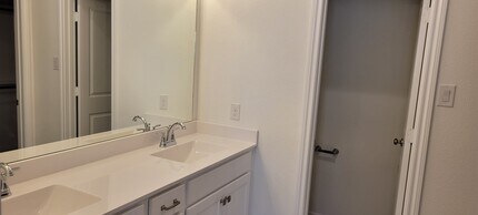 619 Silver Pear Ct in Montgomery, TX - Building Photo - Building Photo