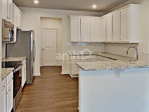 697 Woodall Rd in Stockbridge, GA - Foto de edificio - Building Photo