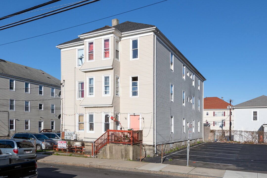 257 Flint St in Fall River, MA - Foto de edificio