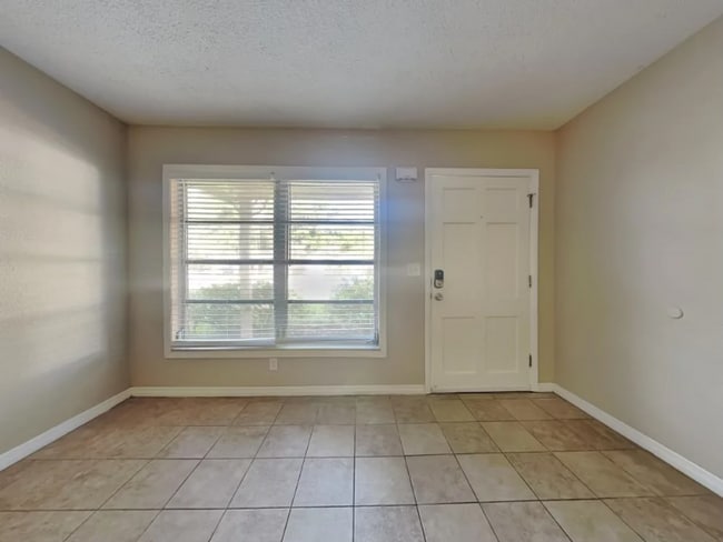 6417 N Gomez Ave in Tampa, FL - Building Photo - Building Photo