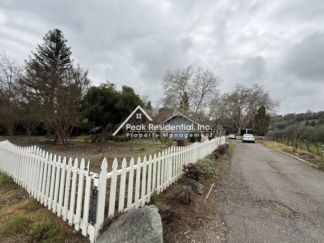 2850 Delmar Ave in Penryn, CA - Foto de edificio - Building Photo