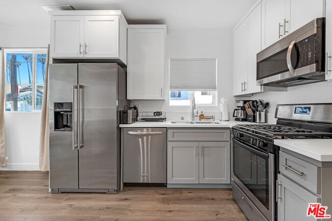 1540 N Bronson Ave in Los Angeles, CA - Building Photo - Building Photo