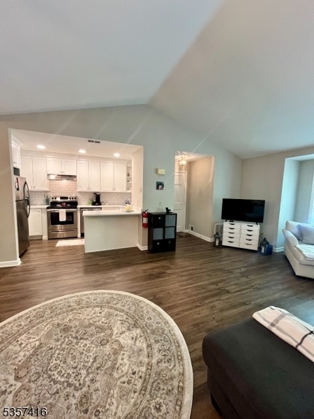 34 Augusta Dr in Annandale, NJ - Building Photo
