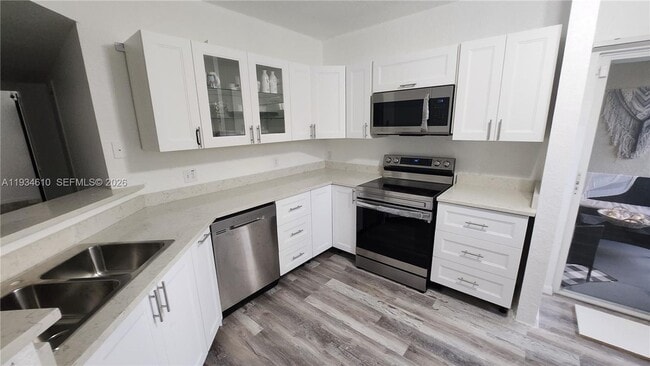 property at 2007 Belmont Ln