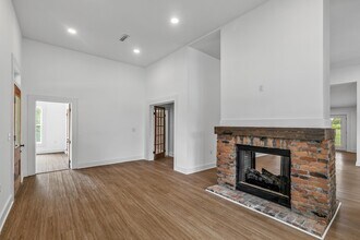 142 S Broad St in Newville, AL - Foto de edificio - Building Photo