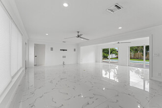 599 NW 13th Dr in Boca Raton, FL - Building Photo - Building Photo