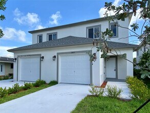 5860 Lincoln St in Hollywood, FL - Building Photo - Building Photo