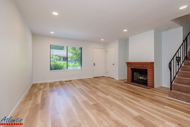2948 Moorpark Ave in San Jose, CA - Building Photo - Building Photo