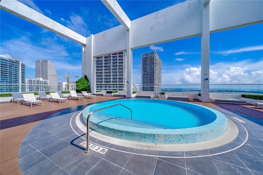 55 SE 6th St, Unit 1703 in Miami, FL - Building Photo