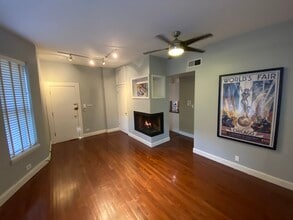 743 W California Ter, Unit 2 in Chicago, IL - Building Photo - Building Photo