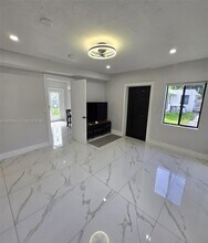 1281 NE 110th St in Miami, FL - Building Photo - Building Photo
