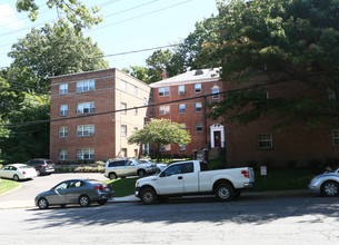 Nalbert Apartments in Arlington, VA - Foto de edificio - Building Photo