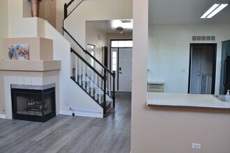 1401 Grayshire Ct in Elgin, IL - Building Photo - Building Photo