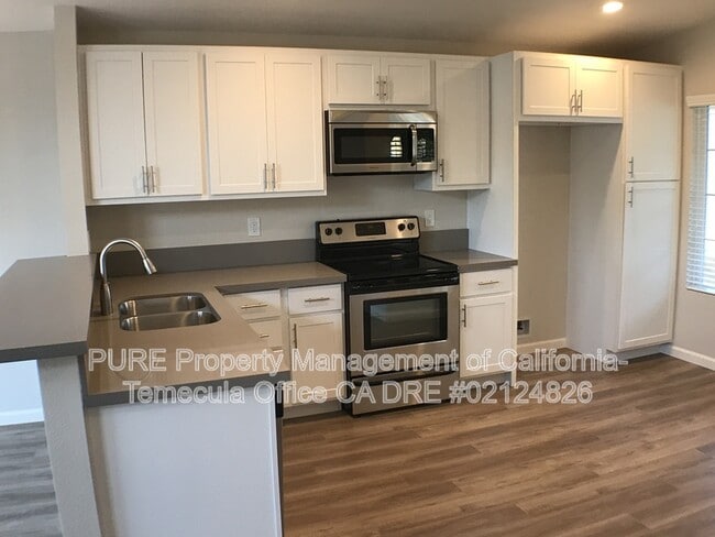 32428 Enriqueta Cir in Temecula, CA - Building Photo - Building Photo