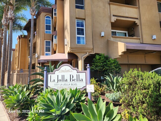 property at 5051 La Jolla Blvd