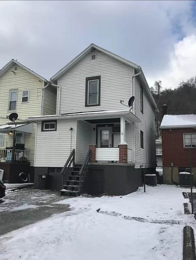 1860 Main St in Allenport, PA - Building Photo - Building Photo