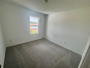 25668 Rose Creek Dr in Cleveland, TX - Building Photo - Building Photo