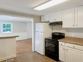 1645 NE Ashley School Cir in Winston-Salem, NC - Building Photo - Building Photo