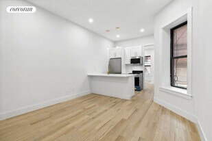 202 W 96th St in New York, NY - Building Photo