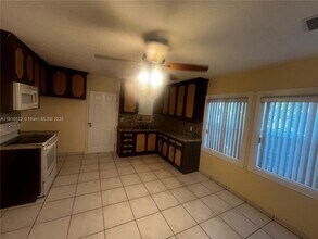 11108 Peachtree Dr in Miami, FL - Building Photo - Building Photo